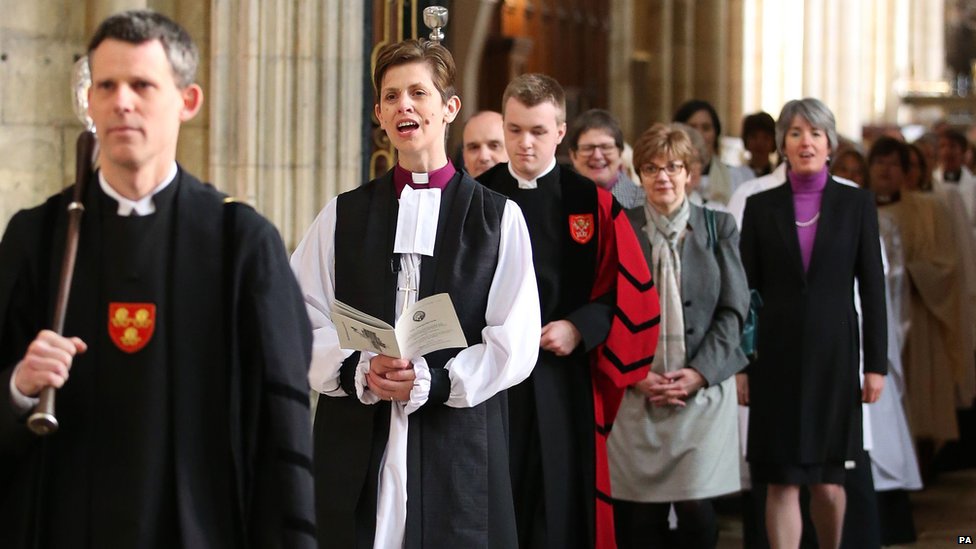 Több száz éves belső vitának vetett véget az anglikán egyház azzal, hogy végre nő is lehet püspök.