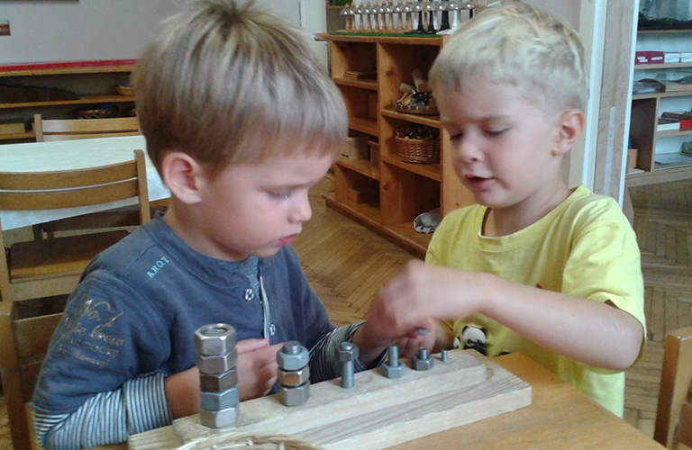 Egy Montessori-óvodásnak semmi nem kötelező