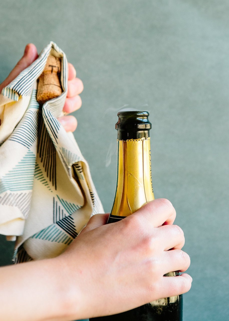 Hasznos tipp Valenrin-napra: így kell rendesen kinyitni a pezsgőt