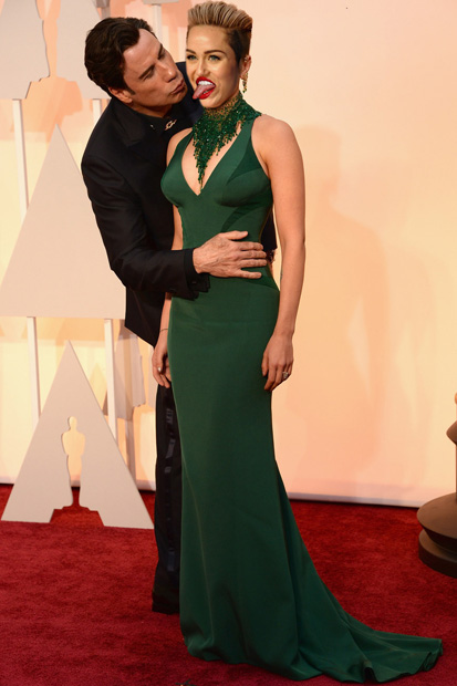 Oscar 2015: John Tavolta bizarr csókja felkorbácsolta a kedélyeket