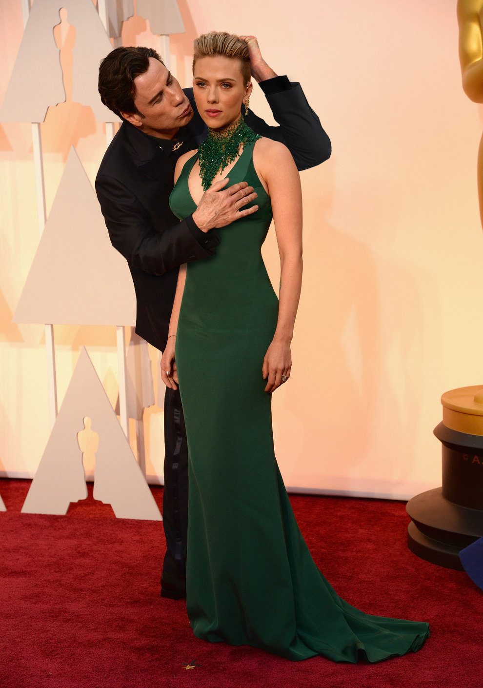 Oscar 2015: John Tavolta bizarr csókja felkorbácsolta a kedélyeket