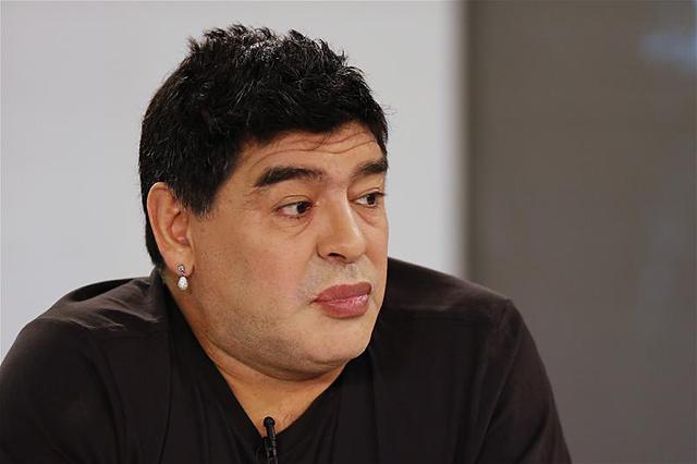 Egészen elképesztő dolog történt Diego Maradona szájával - fotó