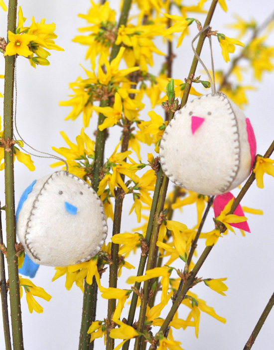 Csináld magad: dundi húsvéti csibék filcből – letölthető sablonnal