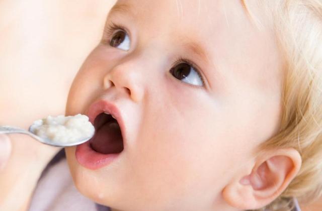 Így kezd a tejtermékeket bevonni a baba étrendjébe