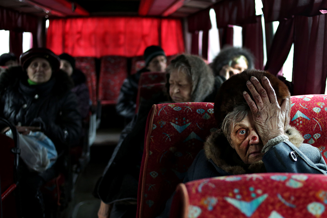 Sérült civilek menekülnek Donyeckből egy helyi járattal (Fotó: Anastasia Vlasova)