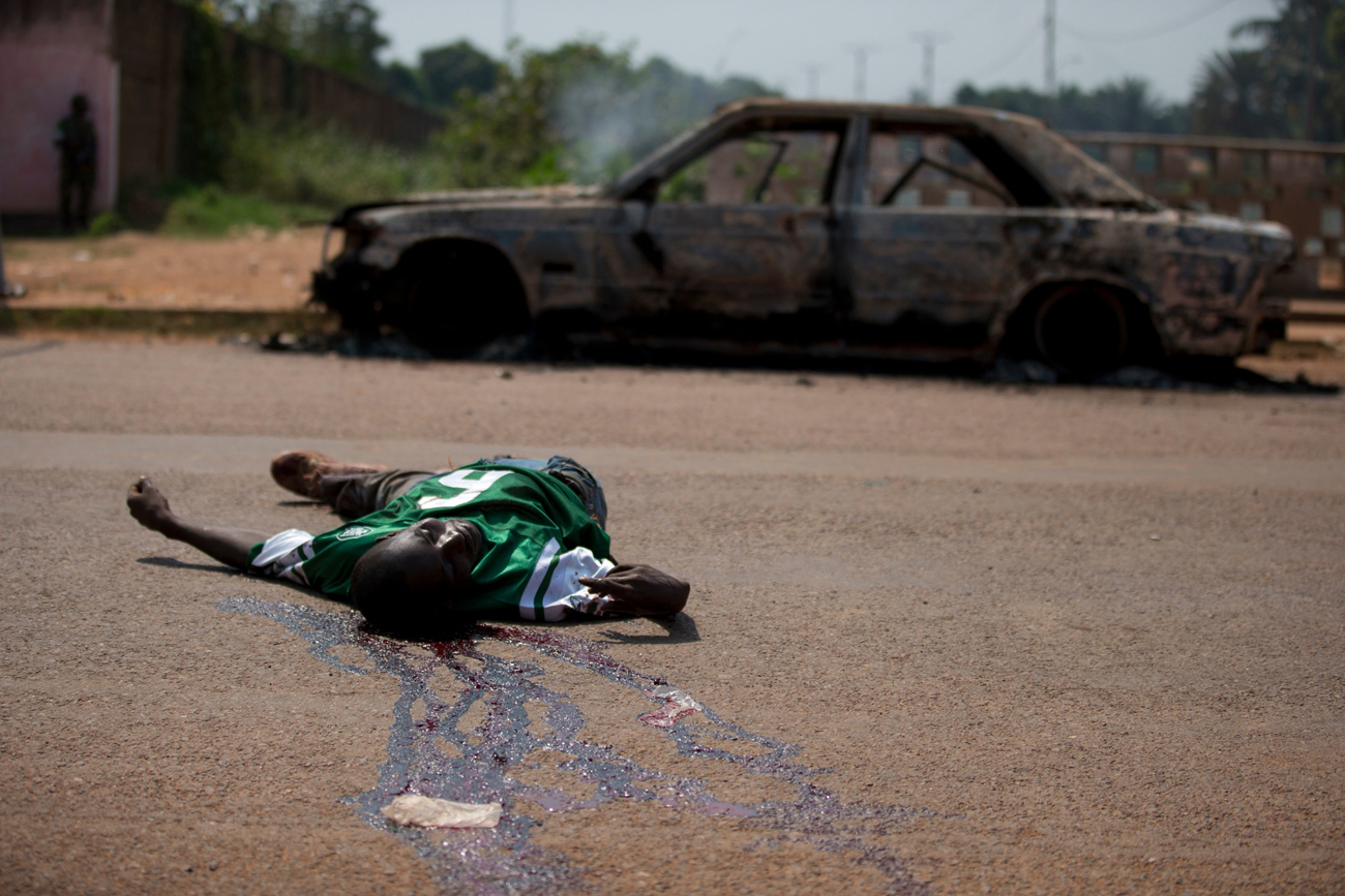 Utcai összecsapás Banguiban (Fotó: Rebecca Blackwell) 
