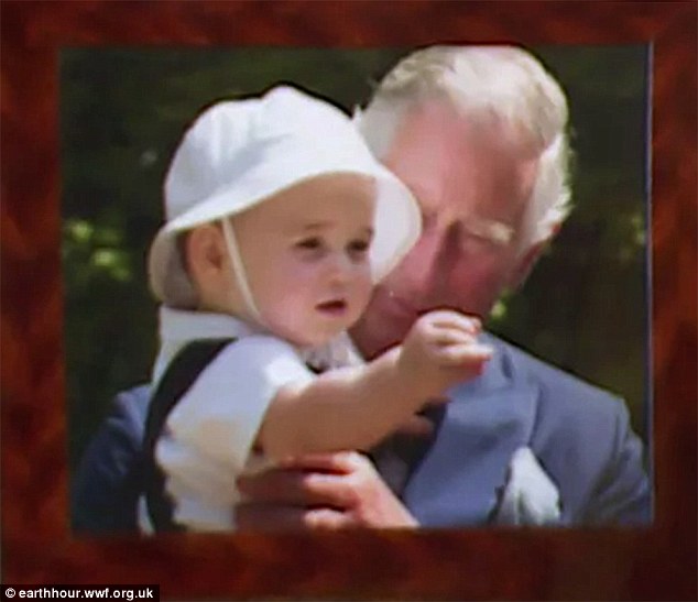 Károly herceg és György herceg legmeghitebb nagypapa-unoka pillanata