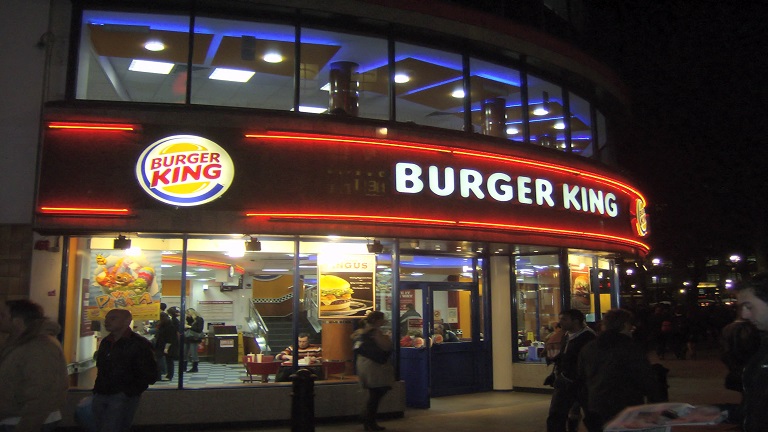 A vezetéknevük miatt a Burger King állta egy fiatal pár beskűvőjét