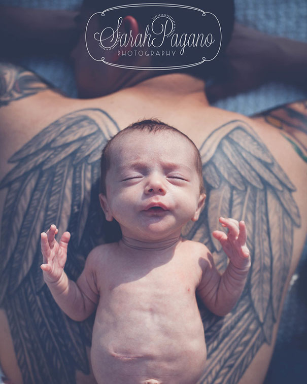 Szívdöglesztő tetovált apák és édes babáik