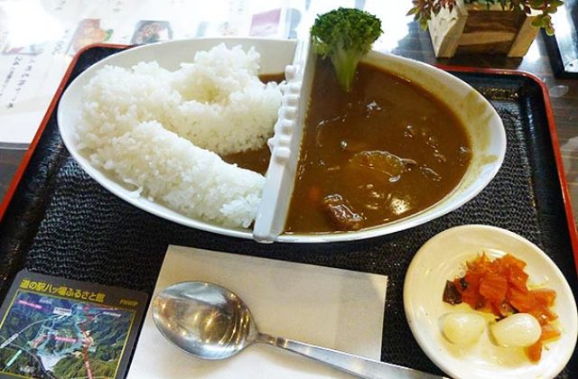 Elképesztően tálalja a rizst a japán étterem - fotók