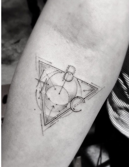 Origami, világűr, vektorok: itt az új tetoválástrend