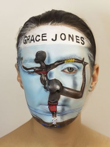 11 híres lemezborító képét festette arcára egy nő - fotók