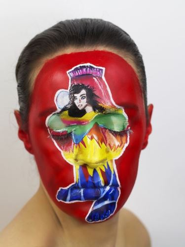 11 híres lemezborító képét festette arcára egy nő - fotók