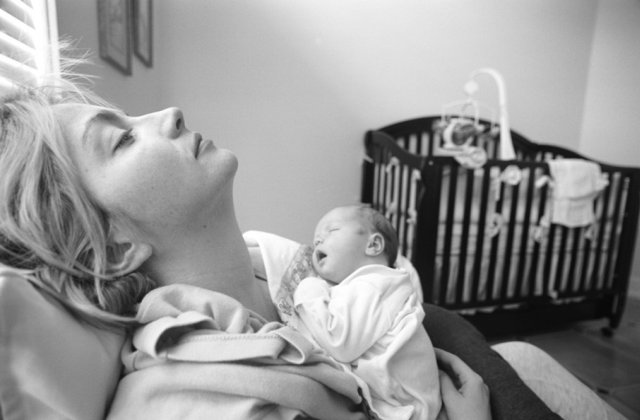 Kialvatlan kismamák – így éld túl az alváshiányos időket