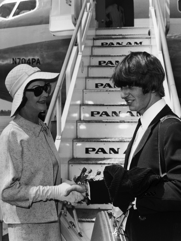 Ringo Starral 1964-ben a Heatrow reptéren, ahonnan ugyanazon a gépen utaztak Ausztráliába