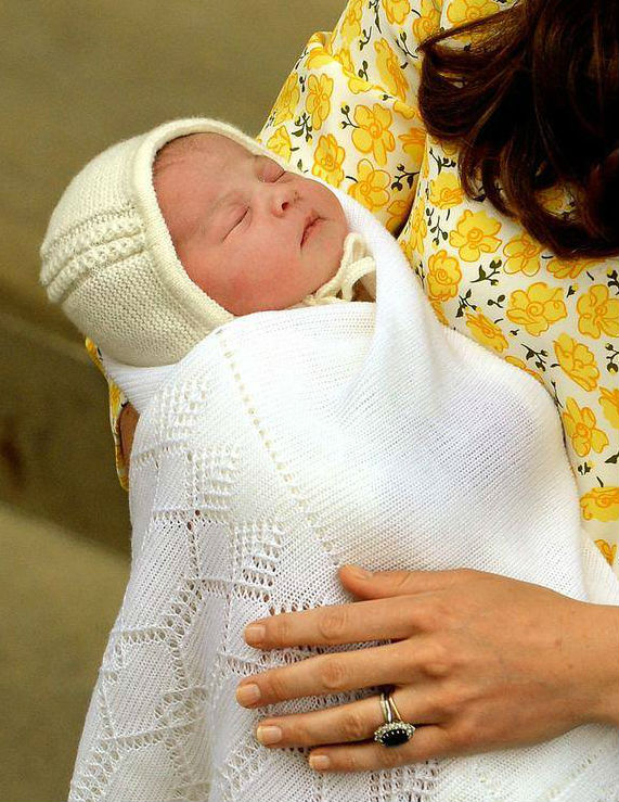 Fotók: az első képek Katalin hercegné kislányáról