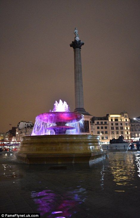 Katalin hercegnő kislánya tiszteletére rózsaszínbe borult London - fotók