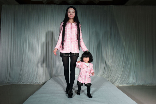 Egy anya, aki 161.000 dollárt költött 2 éves lánya ruháira