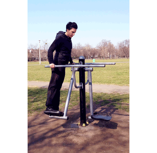 Edzés a szabadban: Így használd a kinti fitneszgépeket