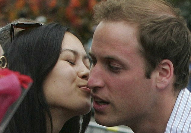 Harry herceg a rajongójával csókolózott – fotók