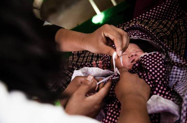 Kiásta magát a romok alól és egészséges babát szült egy nepáli nő