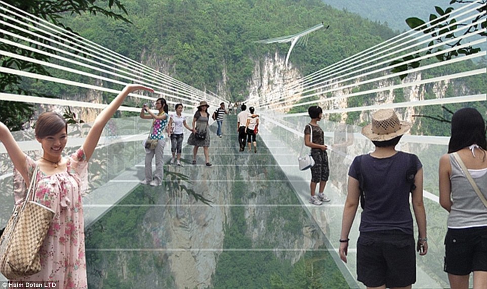 Készül a a világ leghátborzongatóbb üveghídja Kínában - fotók