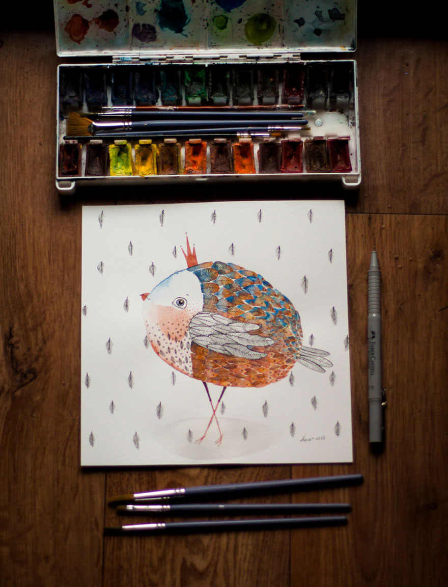 Gyönyörű rajzokat készít az állatokról vízfestékkel egy művész