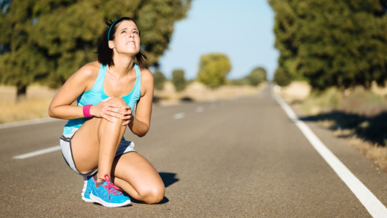 A csípő fáj a kocogás után. Fáj a csípőd futás közben? Tedd ezt!