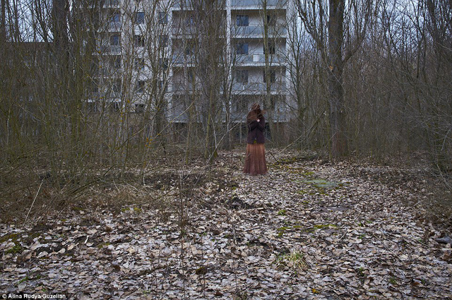 Visszatért a szellemvárosba a csernobili túlélő - megindító fotók