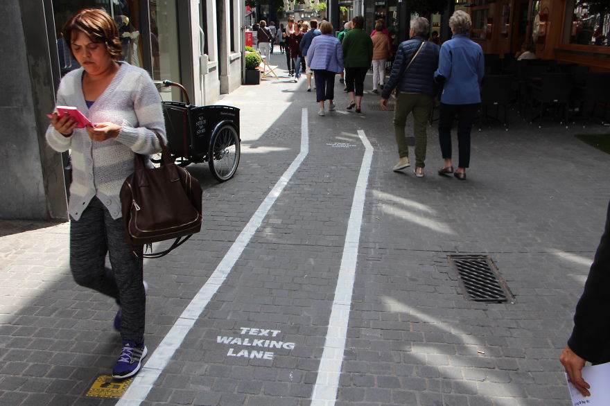 Belgiumban is elkészült az első mobilozóknak kialakított sétálósáv