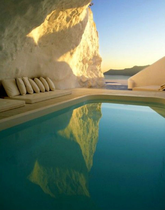 Ez az a hely, ahol egy óruásit lehet relaxálni. A sziklába vájt pihenőrész pedig zseniális ötlet. Fotó: pinterest.com
