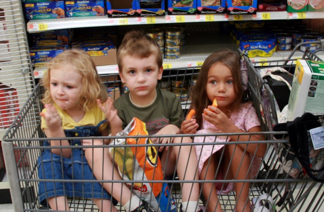 Tanácsok nagycsaládos bevásárlóknak – így intézd a nagybevásárlást gyerekekkel
