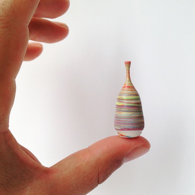Ez a művész elképesztő mini edényeket készít - bámulatos képek