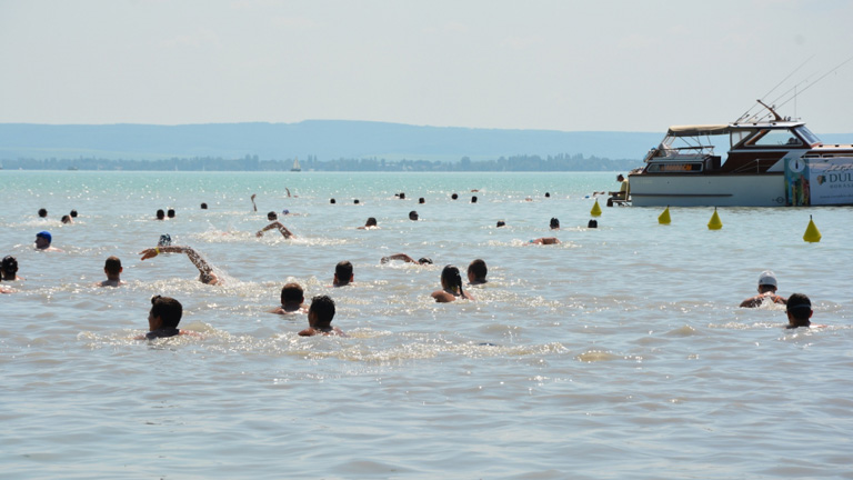 Így úszták át a Balatont tavaly - Forrás: balaton-atuszas.hu