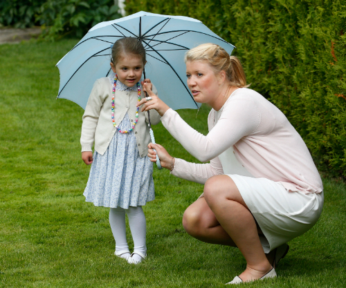 Elámulsz, hogy szórakoztatta a fotósokat  Viktóia hercegnő 3 éves kislánya