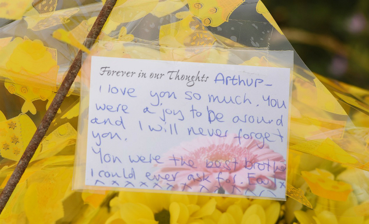 Gyászol a család: Nick Cave fia így búcsúzott el a halott ikertestvérétől