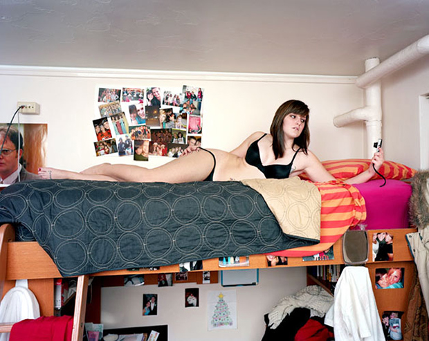 Szexting: lefotózta, ahogy intim helyzetben fotózzák magukat