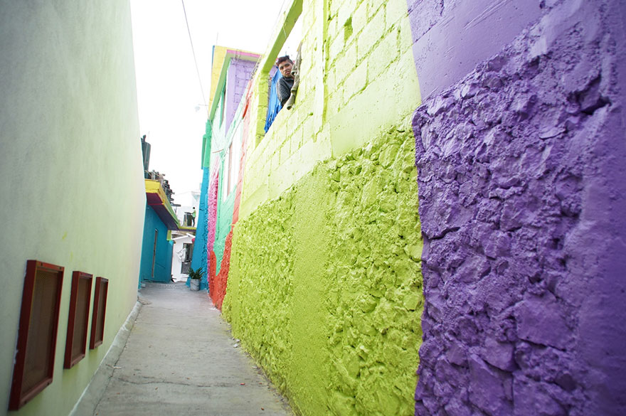 Bámulatos képek: így készülnek a színes házak Mexikóban