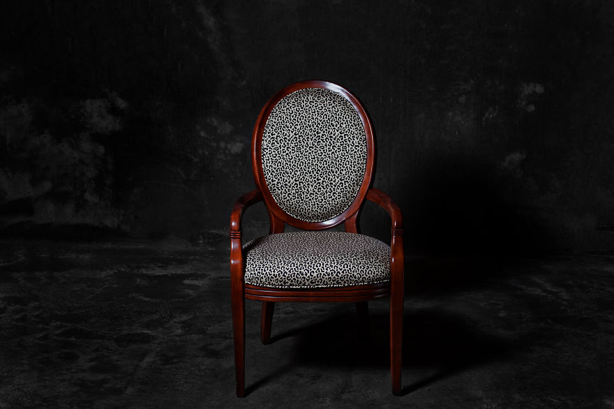 A székek, ha emberek lennének... - különleges fotósorozat
