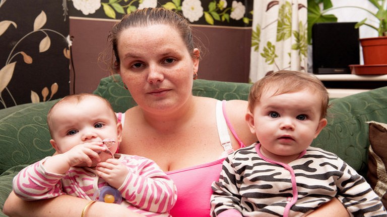 Vádlott lett a babáját nyilvánosan szoptató anyából