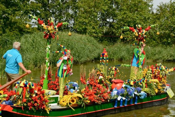 Úszó virágparádé Hollandiában