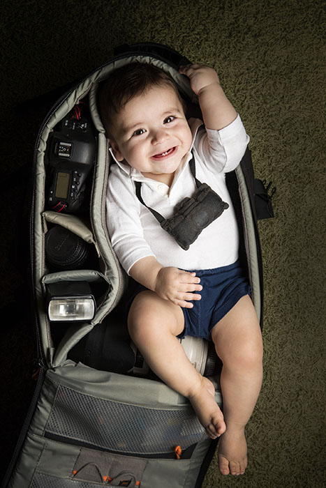 Tündéri fotók: babák, akiknek a fotóstáska a kiságy