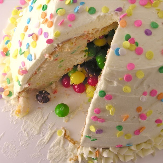 14 színes és ínycsiklandó töltött torta, amit azonnal megkóstolnánk