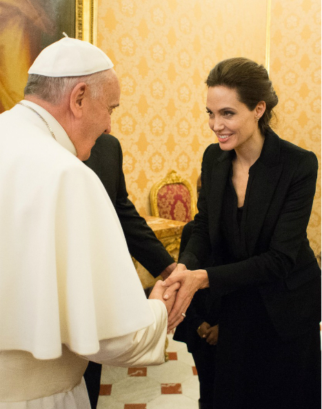 Ferenc pápa sztárokkal turbozza fel a Vatikán hírnevét