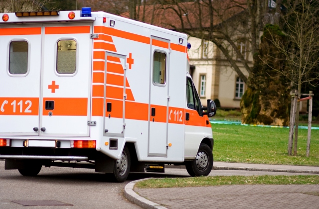 Feltörték a mentőautót, miközben a mentősök az idős férfi életéért küzdöttek