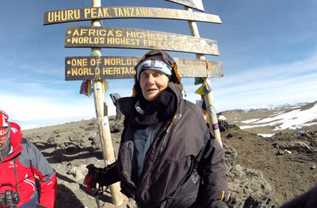 Megmászta a Kilimandzsárót a 85 éves nagyi