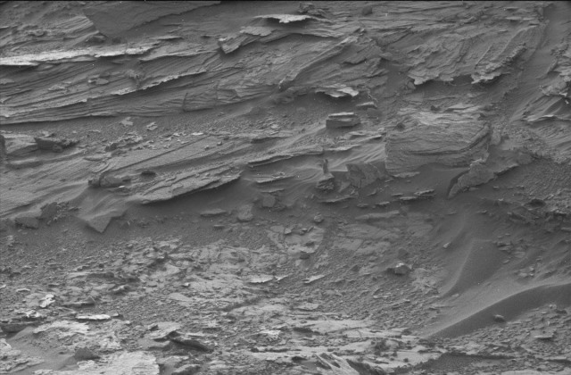 Különös nőalak látható a Marson készített fotón