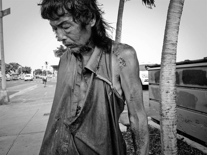 Hajléktalanokat fotózott, amikor az egyikükben felismerte az édesapját