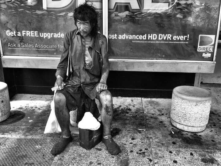 Hajléktalanokat fotózott, amikor az egyikükben felismerte az édesapját