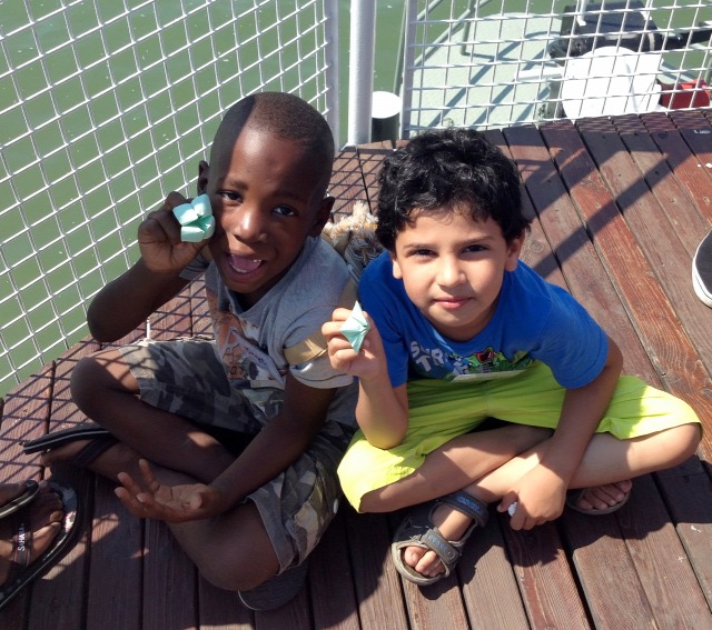 Boldogságot visz a menekült gyerekek életébe a nyári tábor